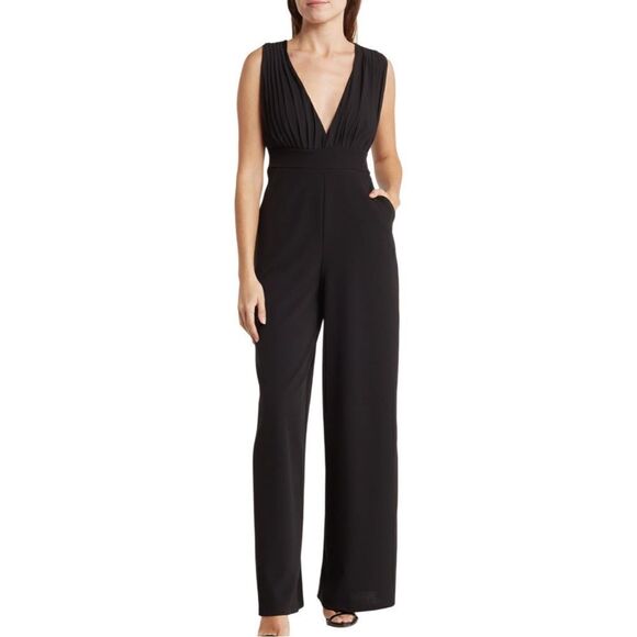 Love x Design Aster Deep V Neck Jumpsuit Size Medium - Picture 1 of 8